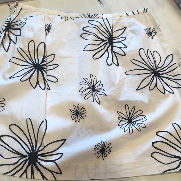 Fun Limited flower skirt - Picture 5 of 6